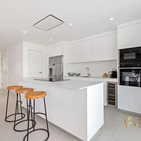 Apartment In Higueron West With Garden