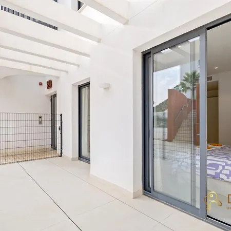 Apartment In Higueron West With Garden